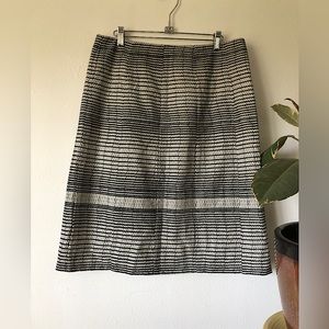Lightweight knee-length zigzag pencil skirt